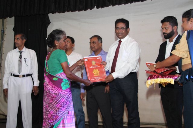 10,000 காணி அனுமதிப்பத்திரங்களை வழங்கும் நிகழ்ச்சித்திட்டம்